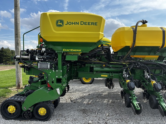 Used 2022 John Deere 1775 Planters: Drawn at Koenig Equipment in Anna, OH - Photo1