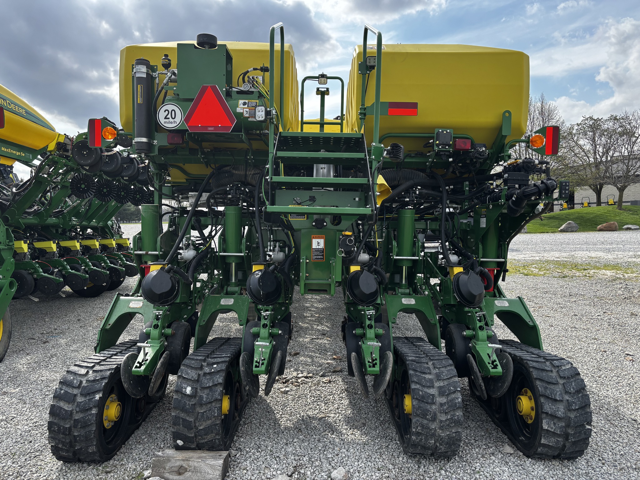Used 2022 John Deere 1775 Planters: Drawn at Koenig Equipment in Anna, OH - PhotoXL3