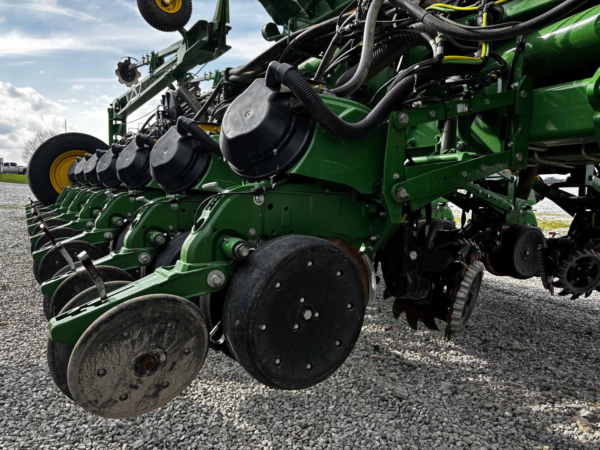Used 2022 John Deere 1775 Planters: Drawn at Koenig Equipment in Anna, OH - PhotoXL9