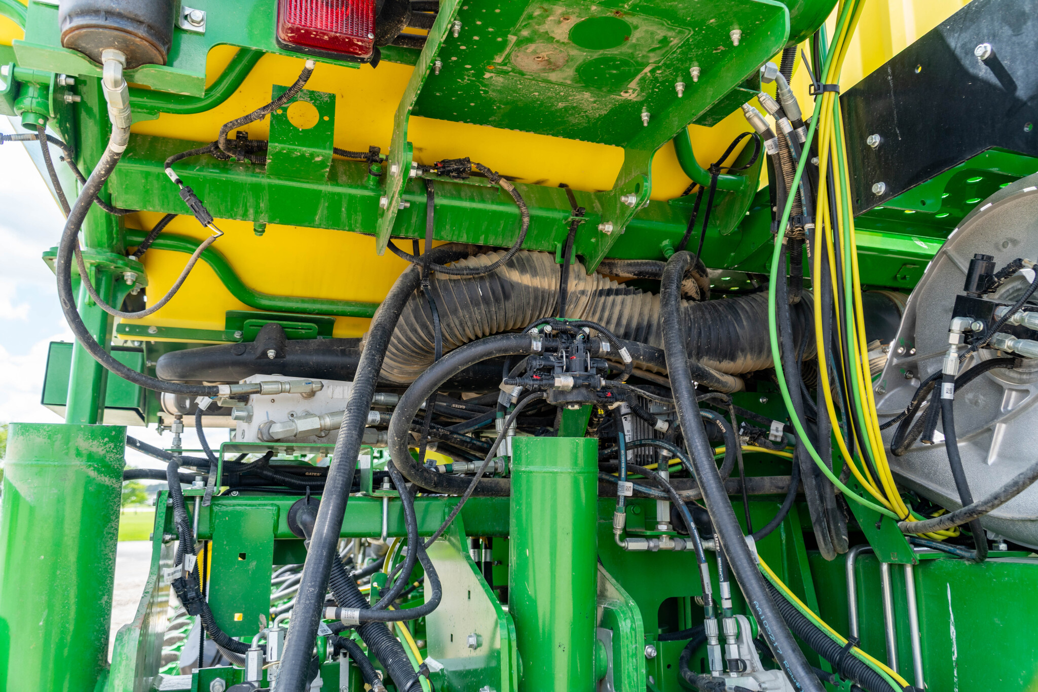 Used 2022 John Deere 1775NT Planters: Drawn at Koenig Equipment in Anna, OH - PhotoXL25