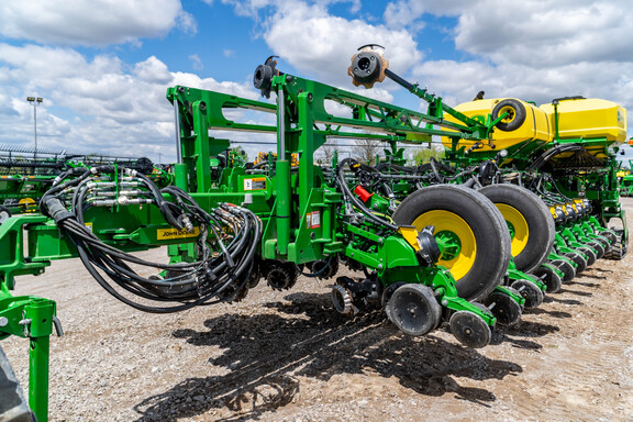 Used 2022 John Deere 1775NT Planters: Drawn at Koenig Equipment in Anna, OH - Photo8