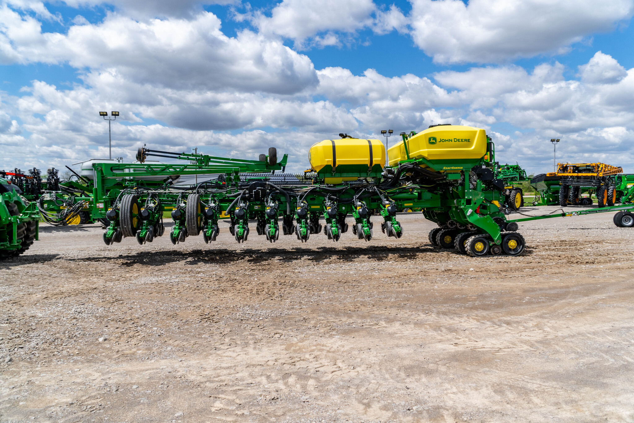 Used 2022 John Deere 1775NT Planters: Drawn at Koenig Equipment in Anna, OH - PhotoXL1