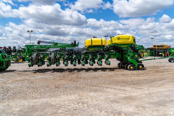 Used 2022 John Deere 1775NT Planters: Drawn at Koenig Equipment in Anna, OH - Photo1