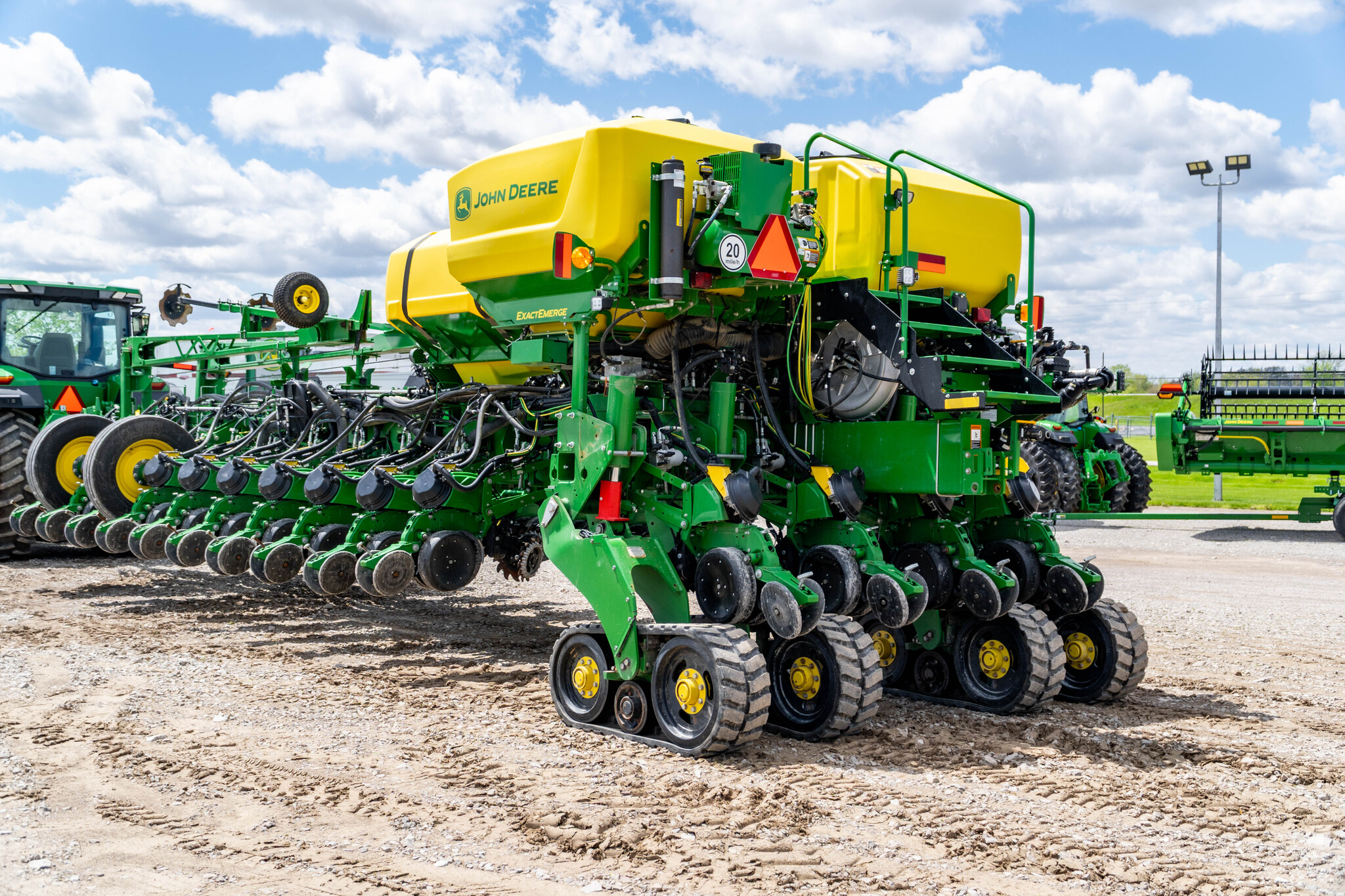 Used 2022 John Deere 1775NT Planters: Drawn at Koenig Equipment in Anna, OH - PhotoXL2