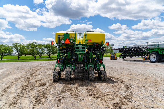 Used 2022 John Deere 1775NT Planters: Drawn at Koenig Equipment in Anna, OH - Photo3