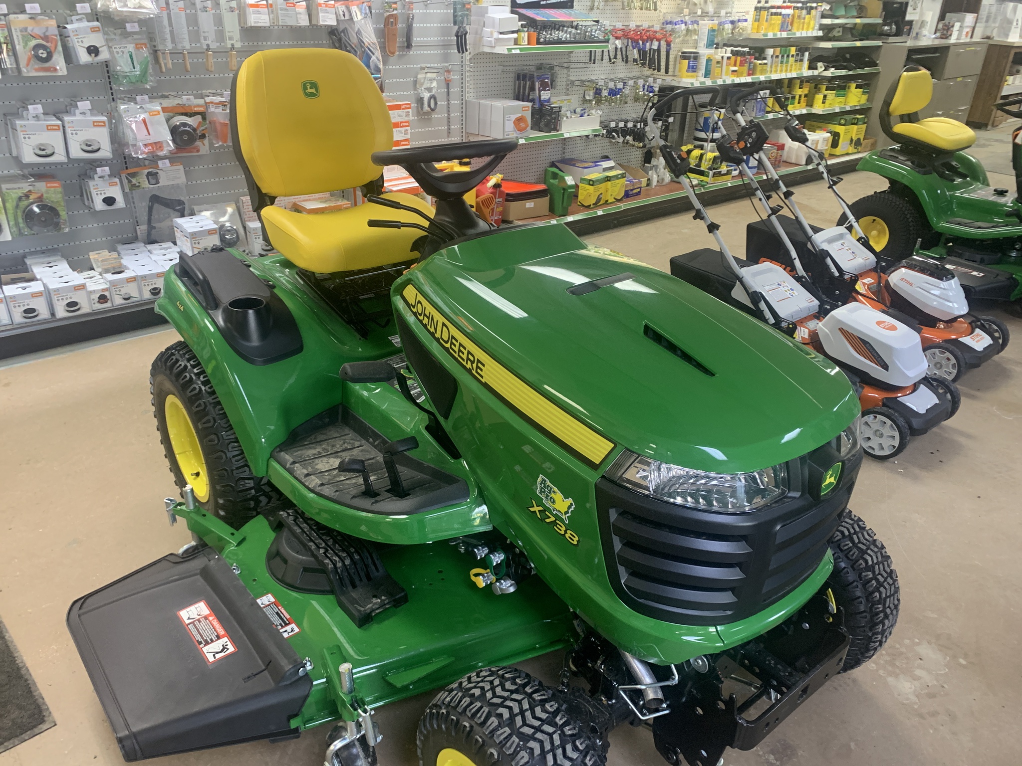 John Deere X738 Image 2