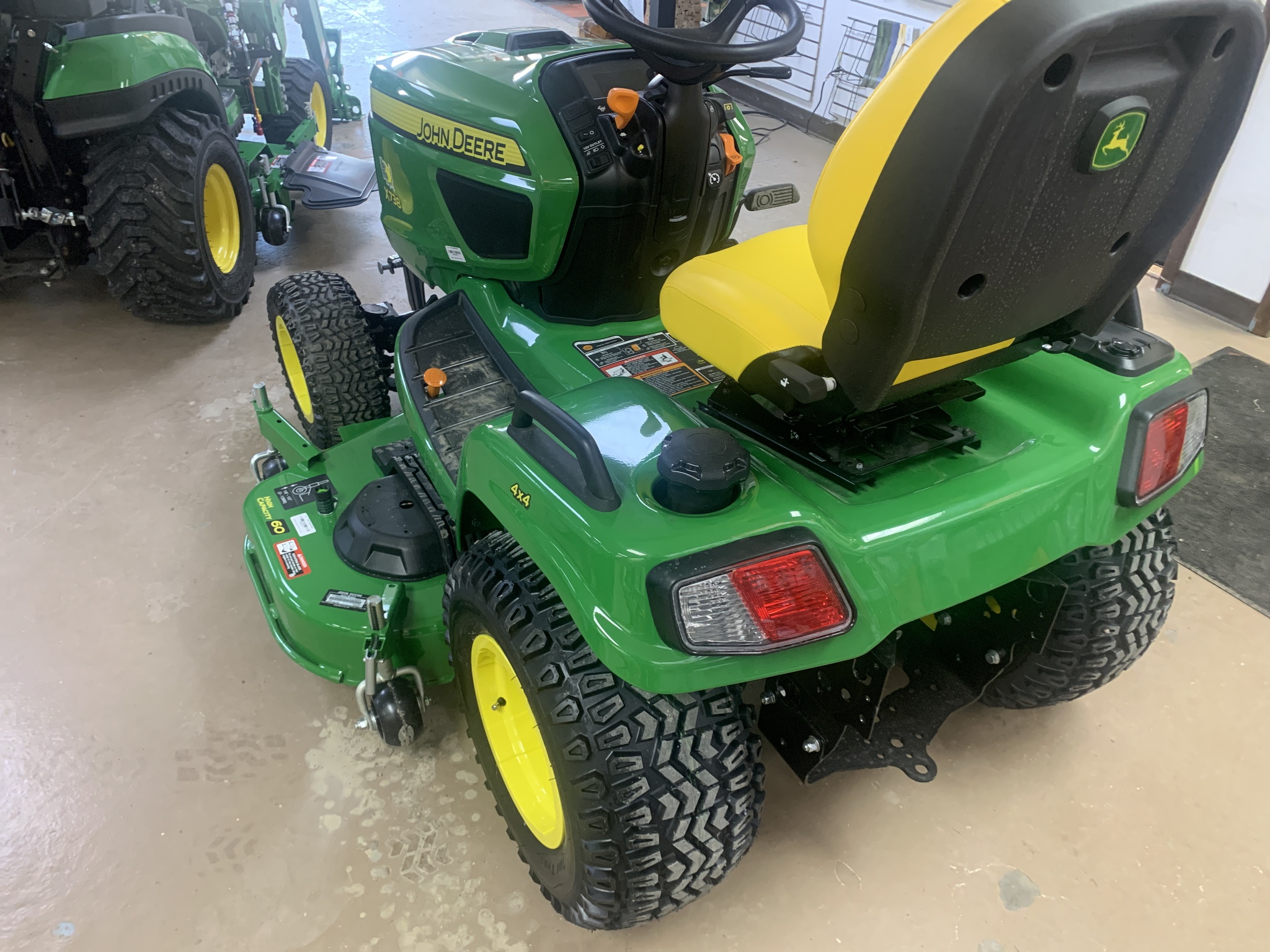 John Deere X738 Image 3