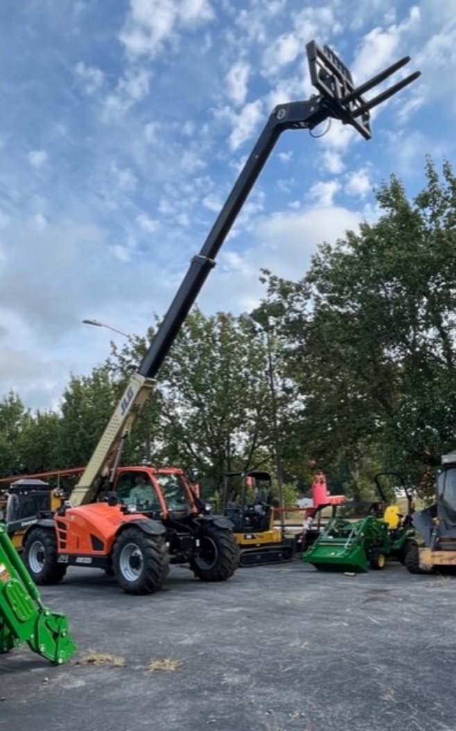 2025 JLG AG832 Image 10