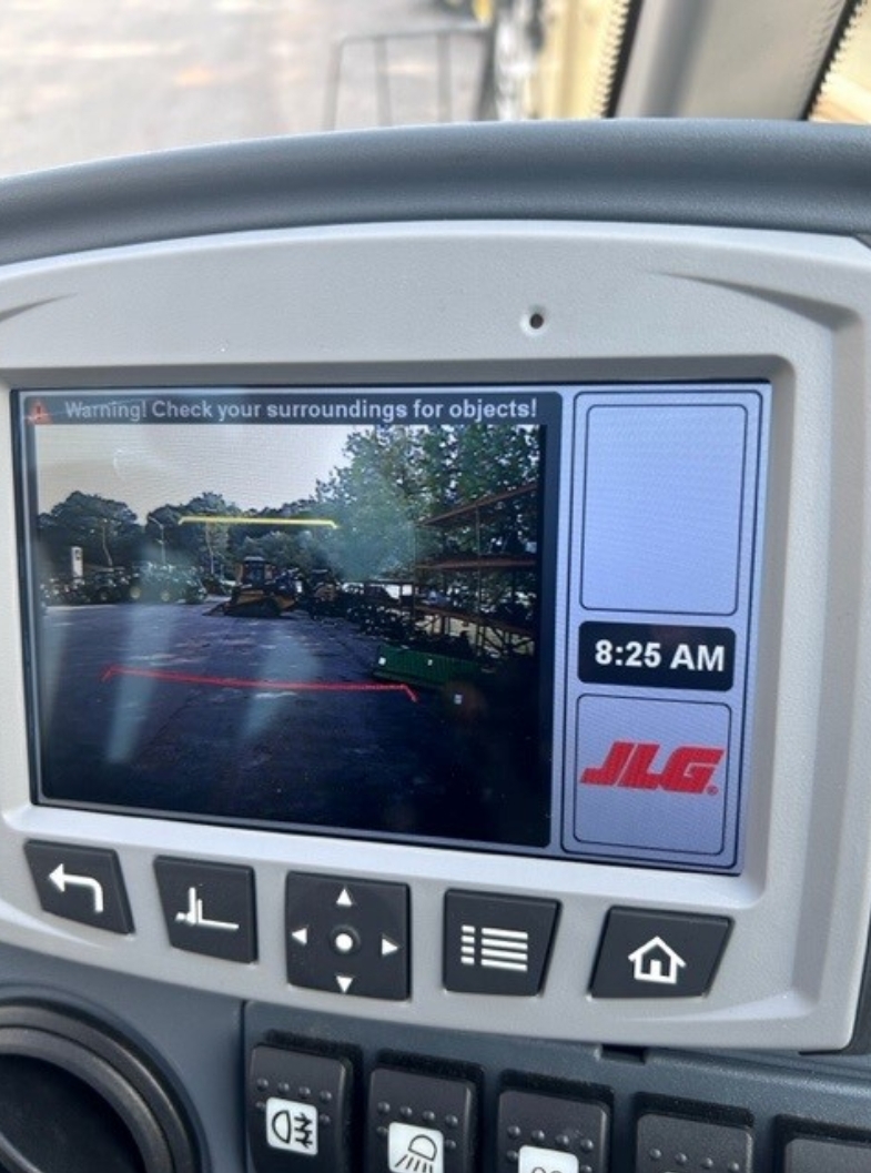 2025 JLG AG832 Image 6