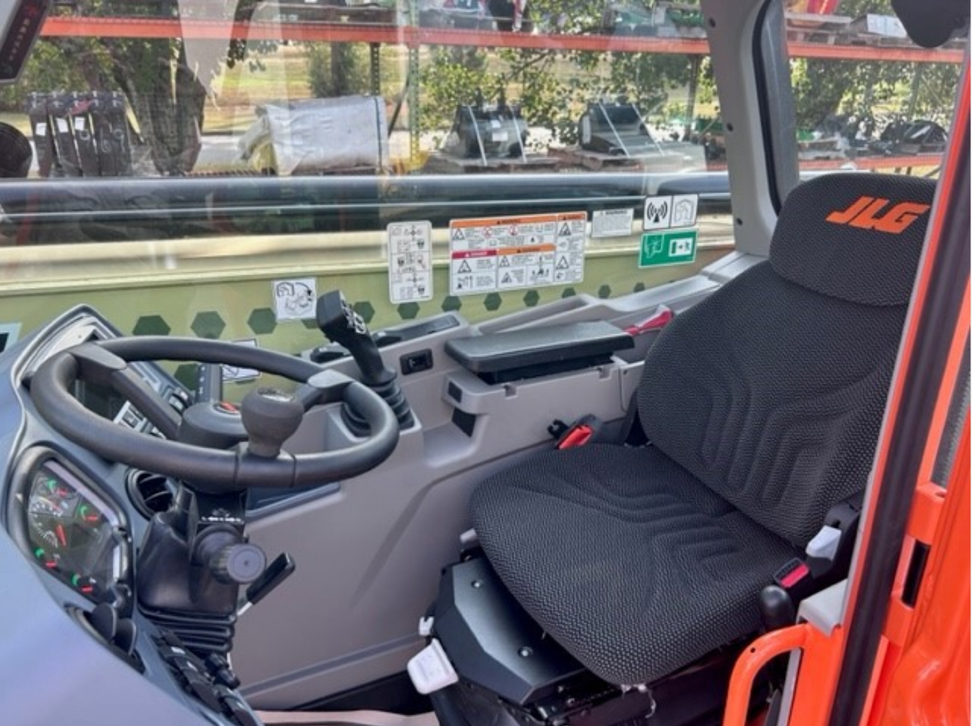 2025 JLG AG832 Image 5