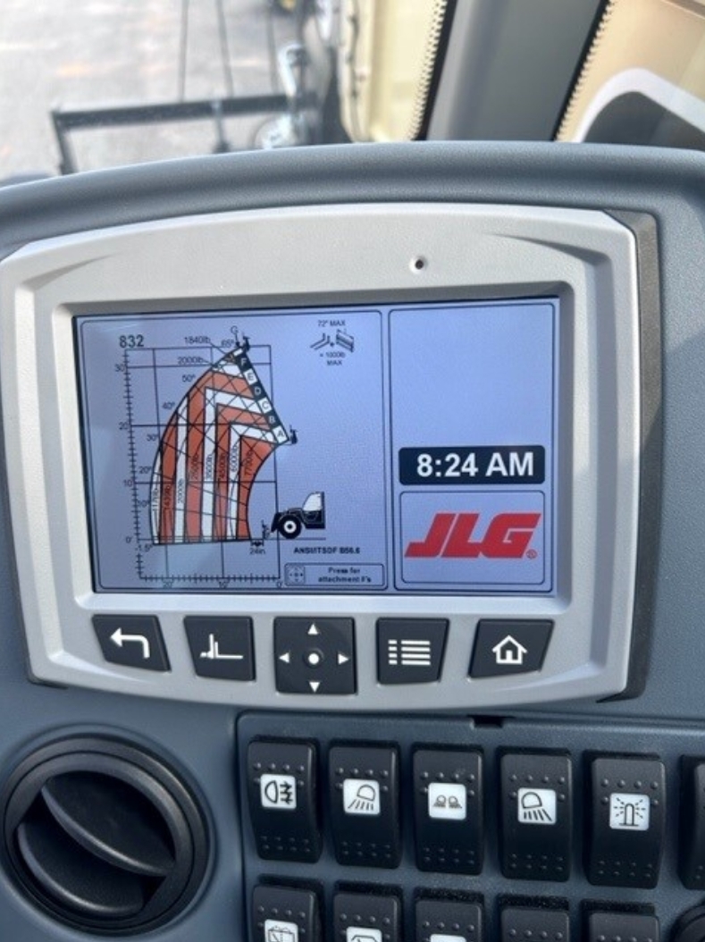 2025 JLG AG832 Image 9