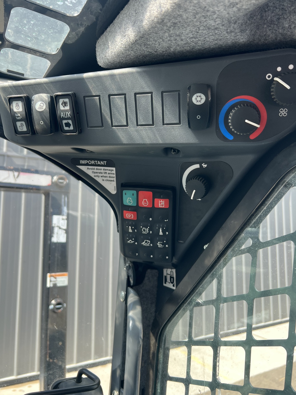 2024 John Deere 324G Image 3