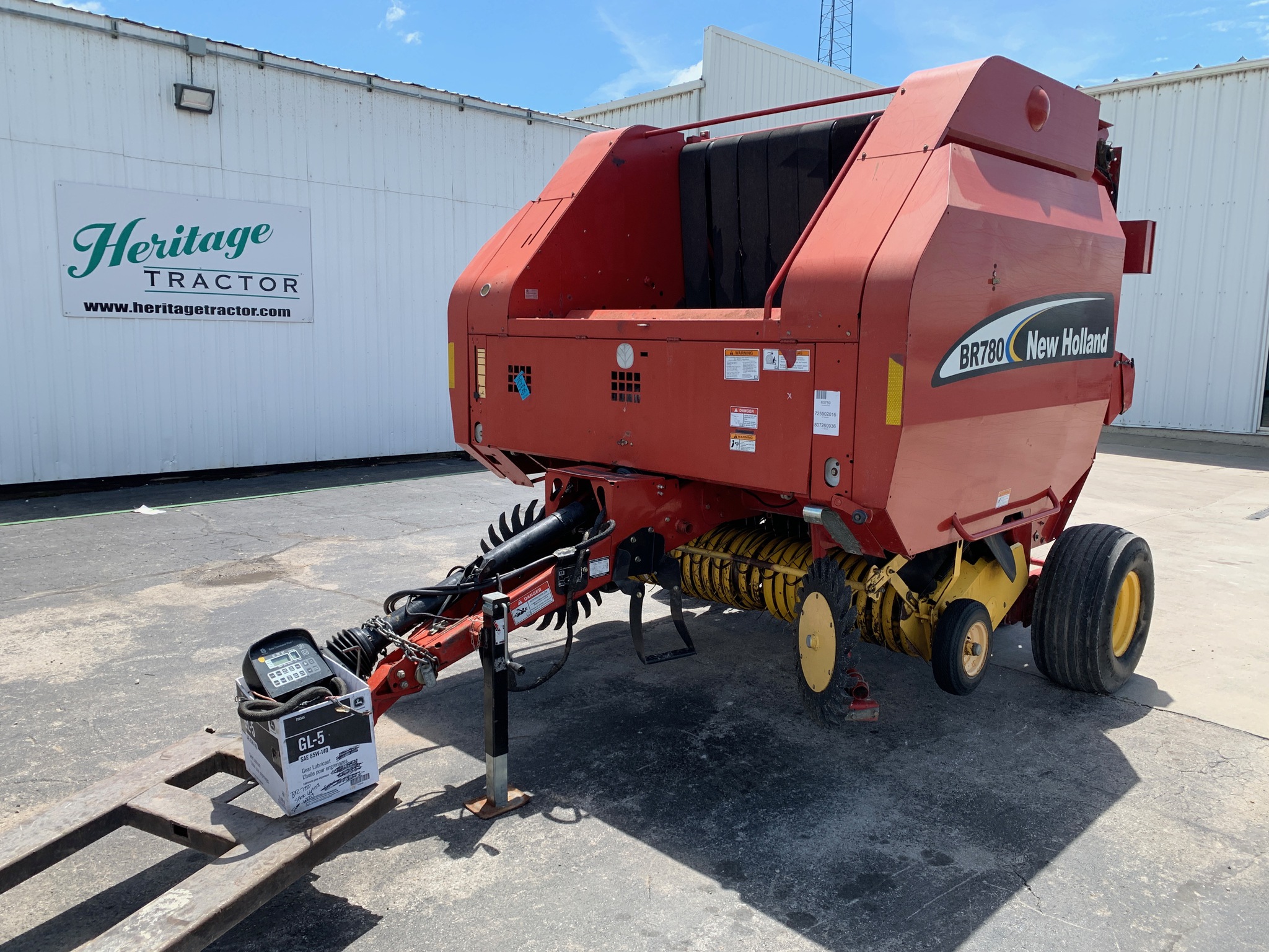  2005 New Holland BR780 at Heritage Tractor in Lamar, MO