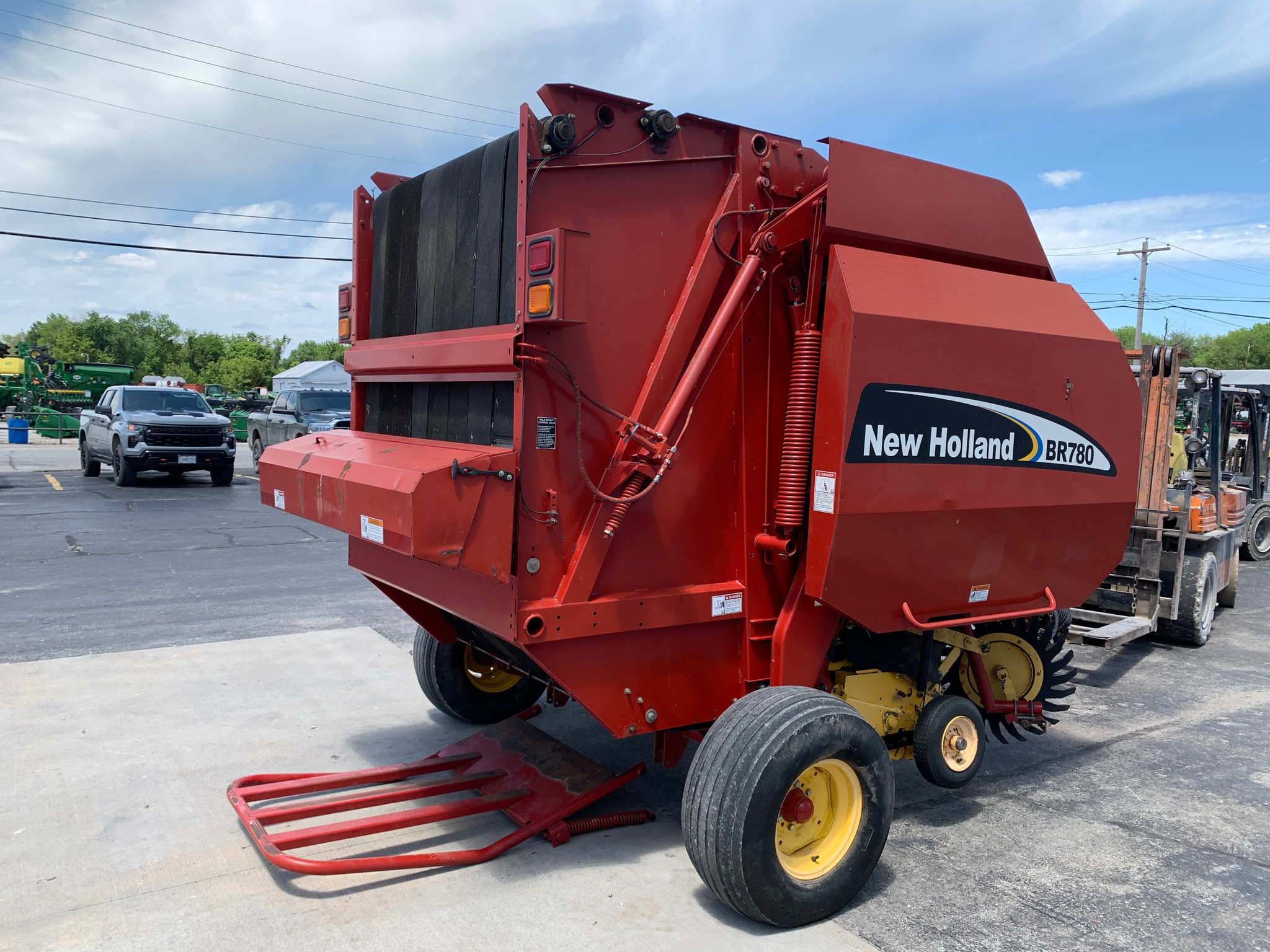  2005 New Holland BR780 at Heritage Tractor in Lamar, MO