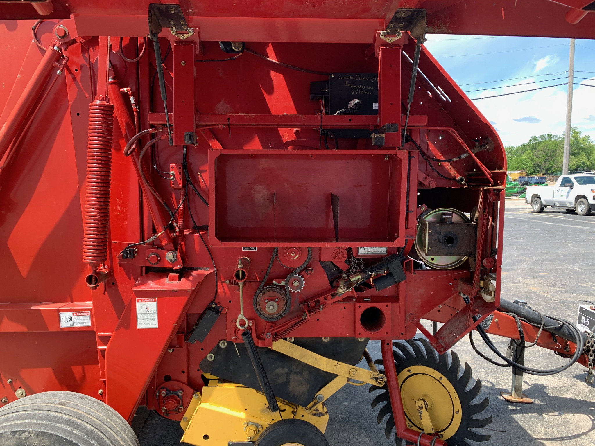  2005 New Holland BR780 at Heritage Tractor in Lamar, MO