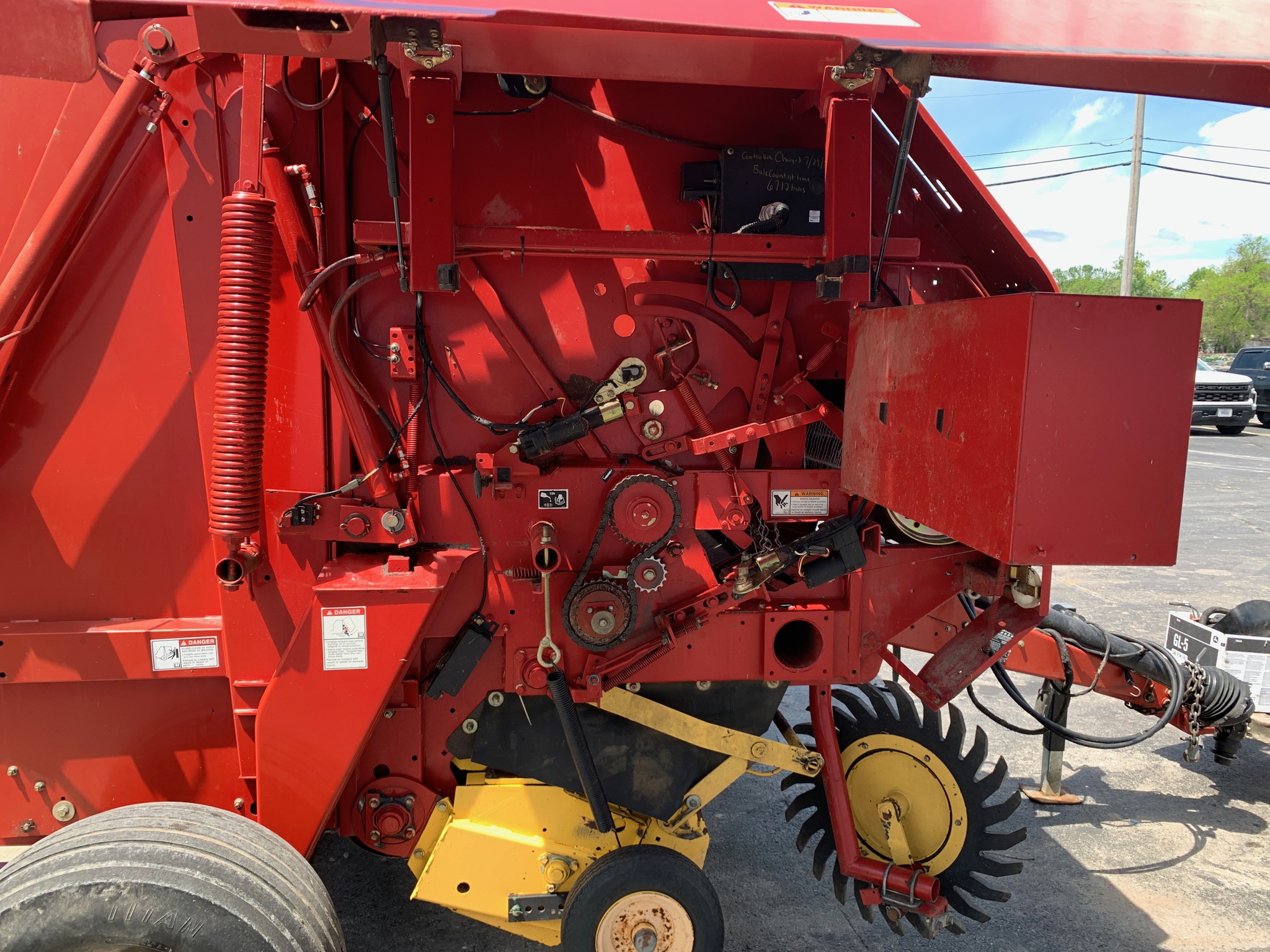  2005 New Holland BR780 at Heritage Tractor in Lamar, MO