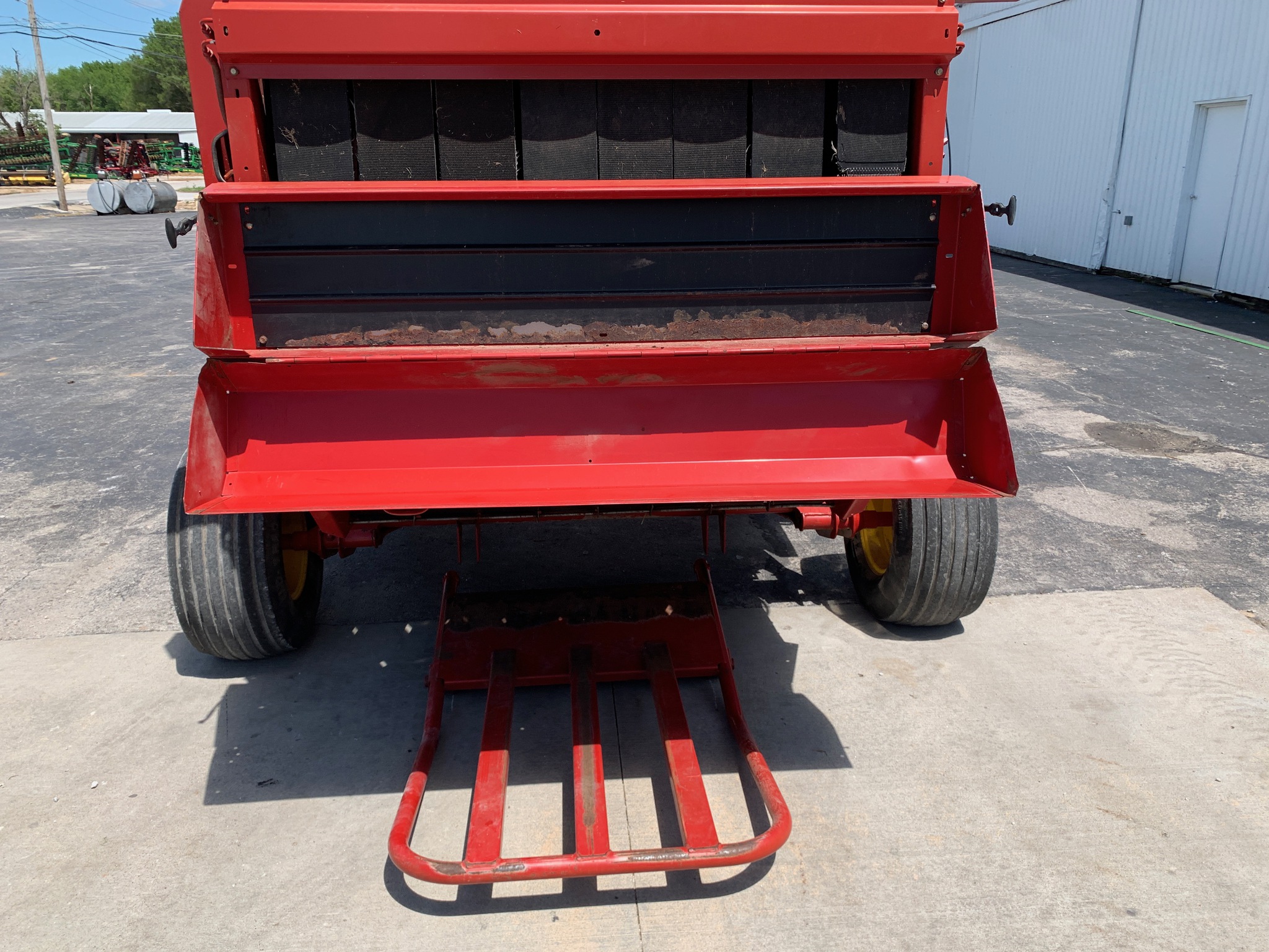  2005 New Holland BR780 at Heritage Tractor in Lamar, MO