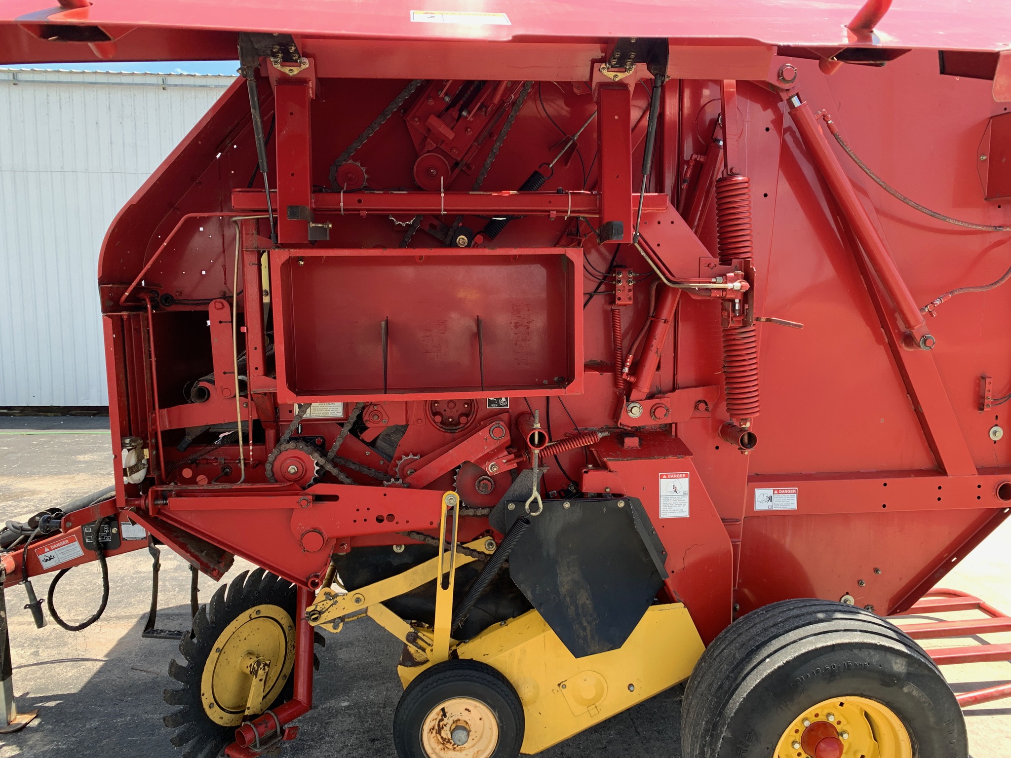 2005 New Holland BR780 at Heritage Tractor in Lamar, MO