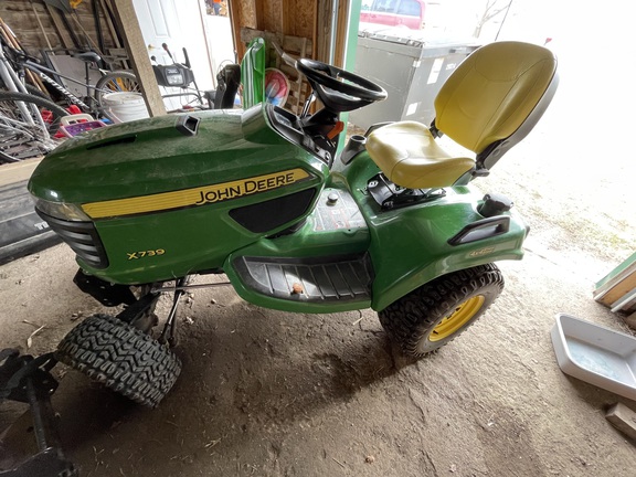  John Deere X739