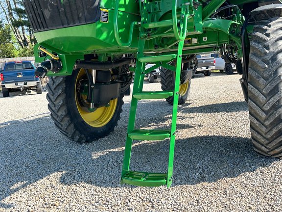 2022 John-Deere 412R