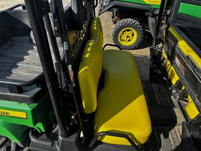 2013 John Deere XUV 550 S4 GREEN Image 4