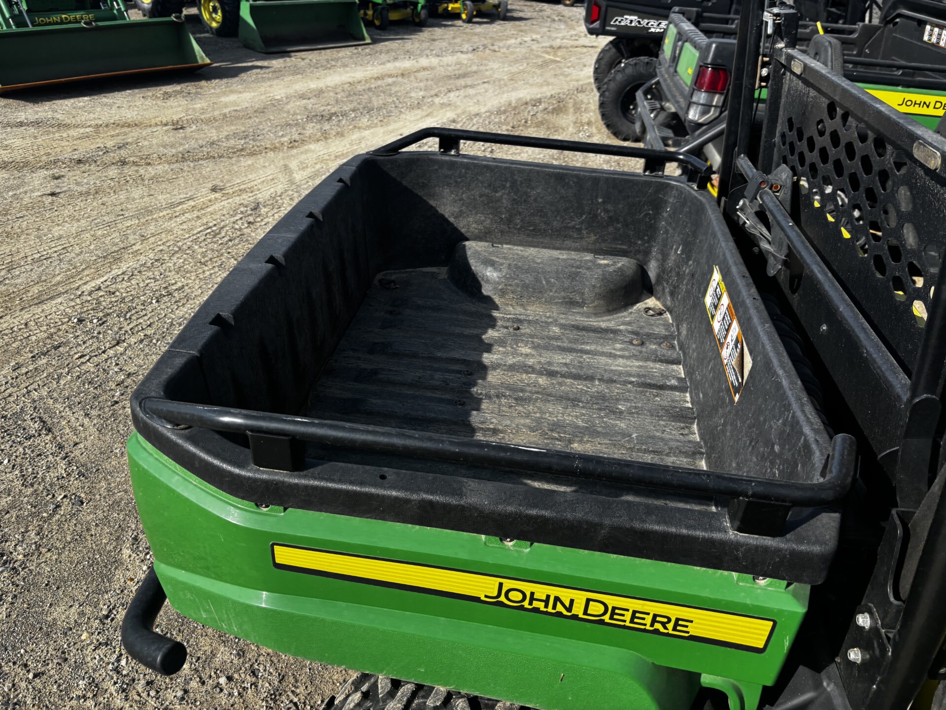 2013 John Deere XUV 550 S4 GREEN Image 8