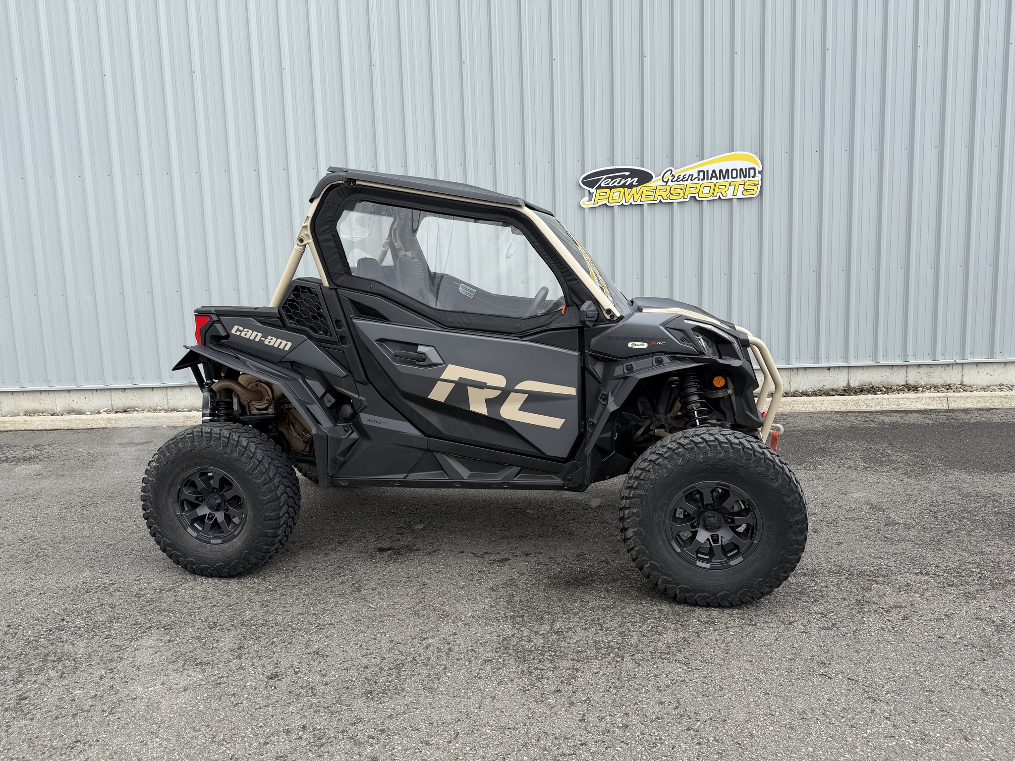 2023 Can-Am Maverick 1000R XRC Image 6
