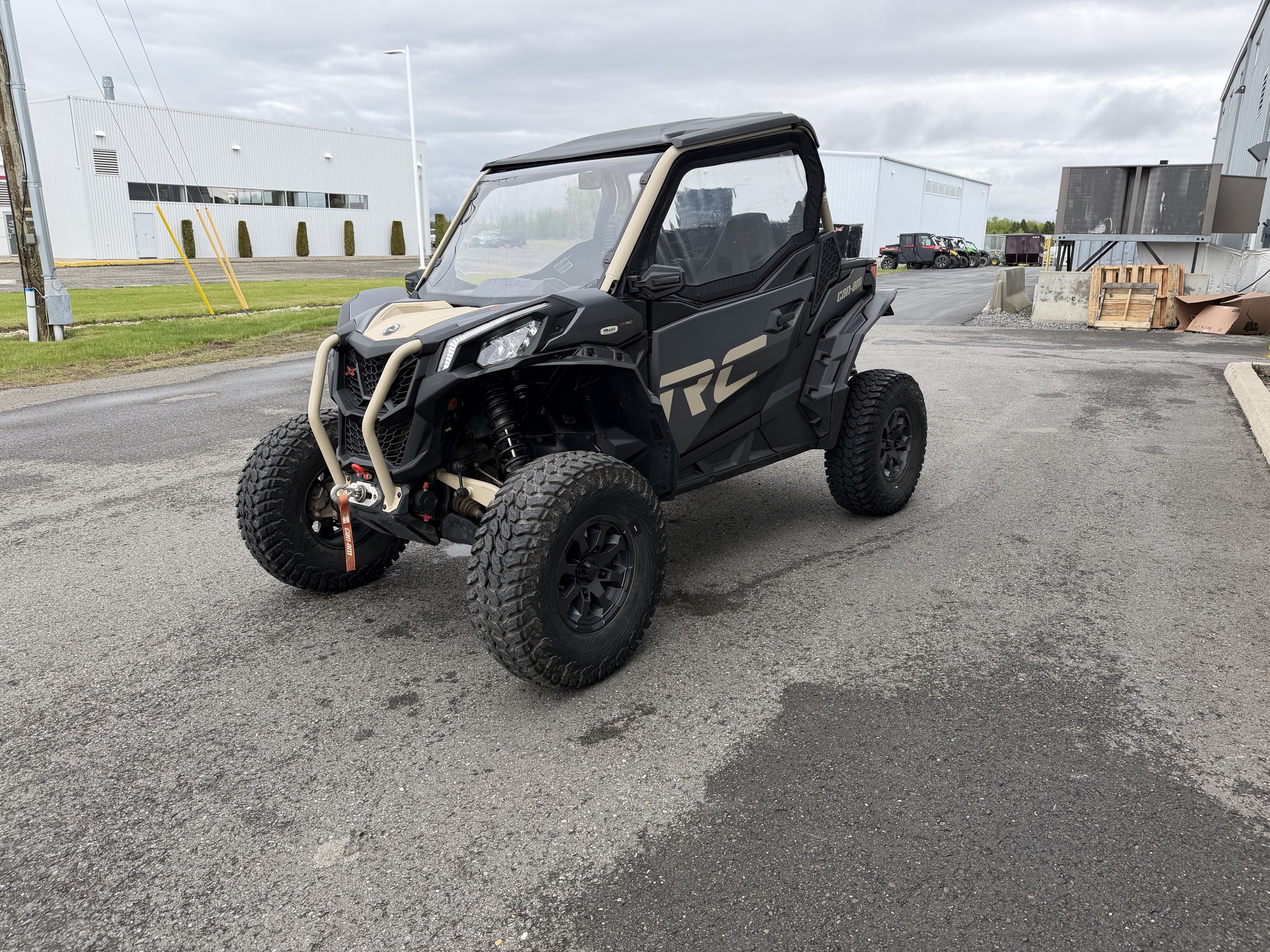 2023 Can-Am Maverick 1000R XRC Image 1