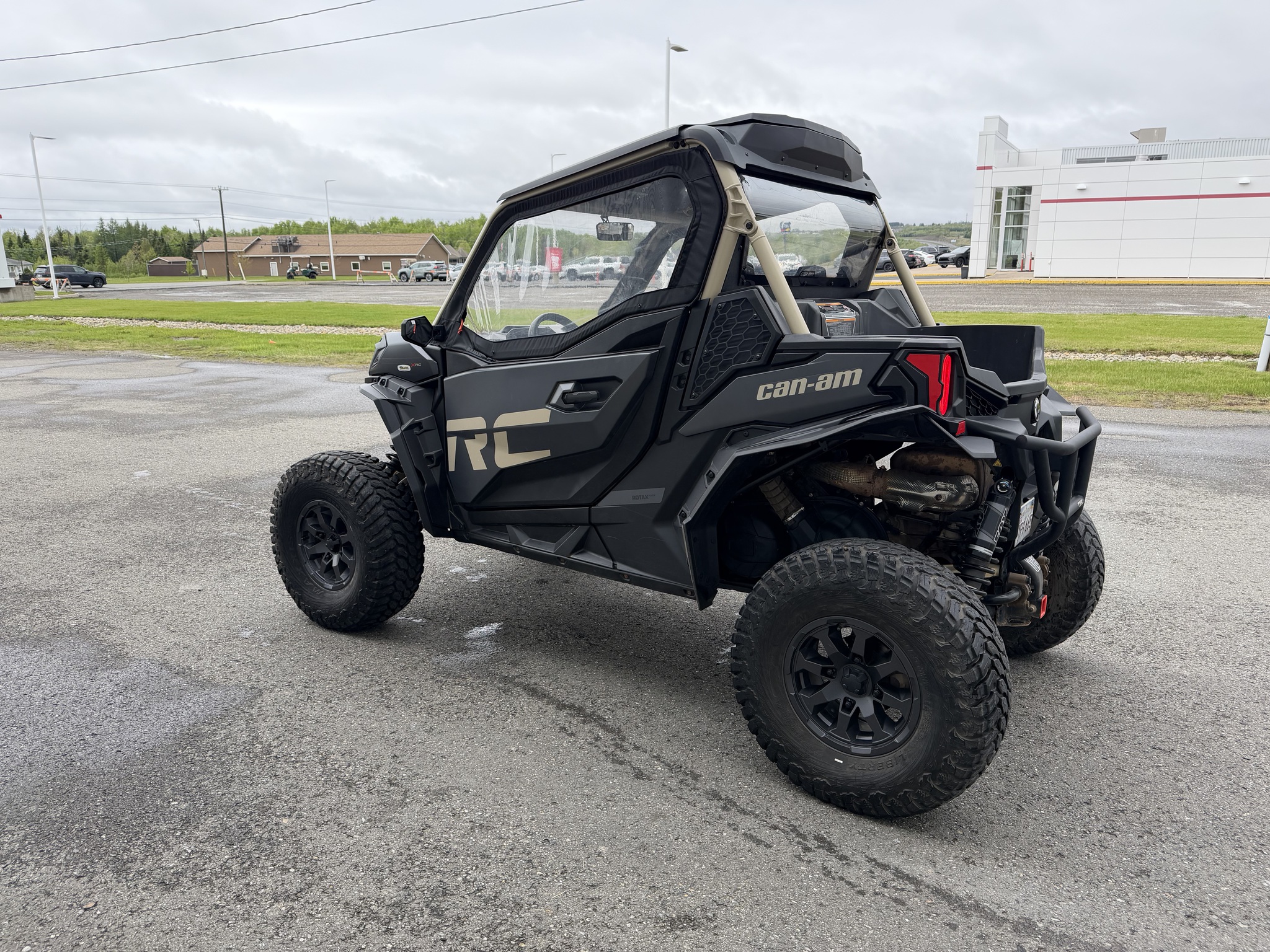 2023 Can-Am Maverick 1000R XRC Image 3