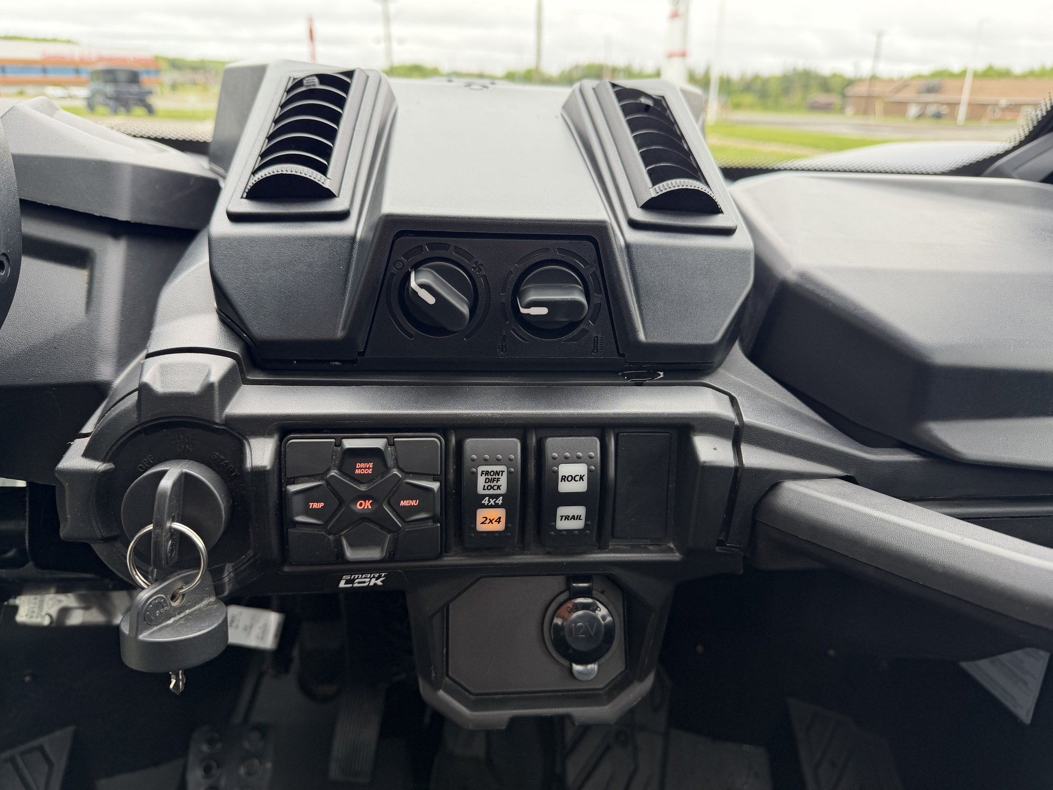 2023 Can-Am Maverick 1000R XRC Image 12