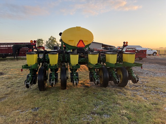 Photo of 1998 John Deere 1770
