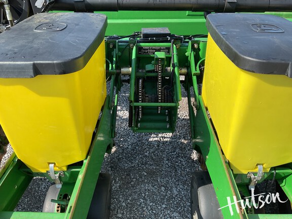Photo of 1998 John Deere 1770