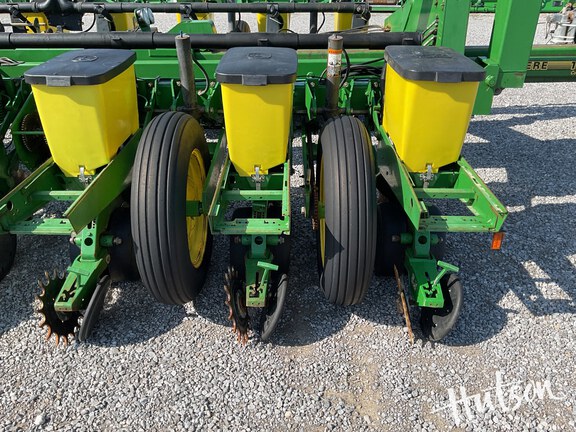 Photo of 1998 John Deere 1770