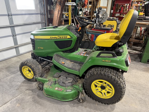  John Deere X739