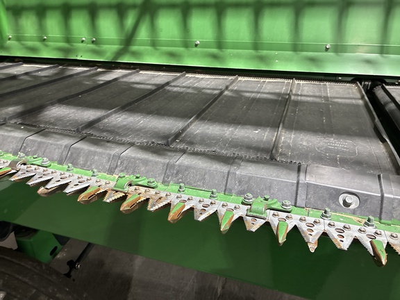 Used 2022 John Deere RD35F Combine Platforms at Koenig Equipment in Greenville, OH - Photo22