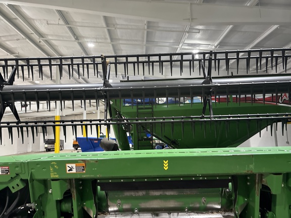 Used 2022 John Deere RD35F Combine Platforms at Koenig Equipment in Greenville, OH - Photo15