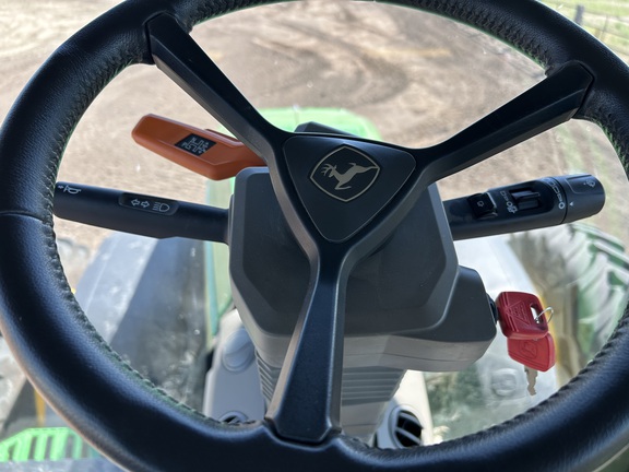 2025 John Deere 8R 310 (10th thumbnail)