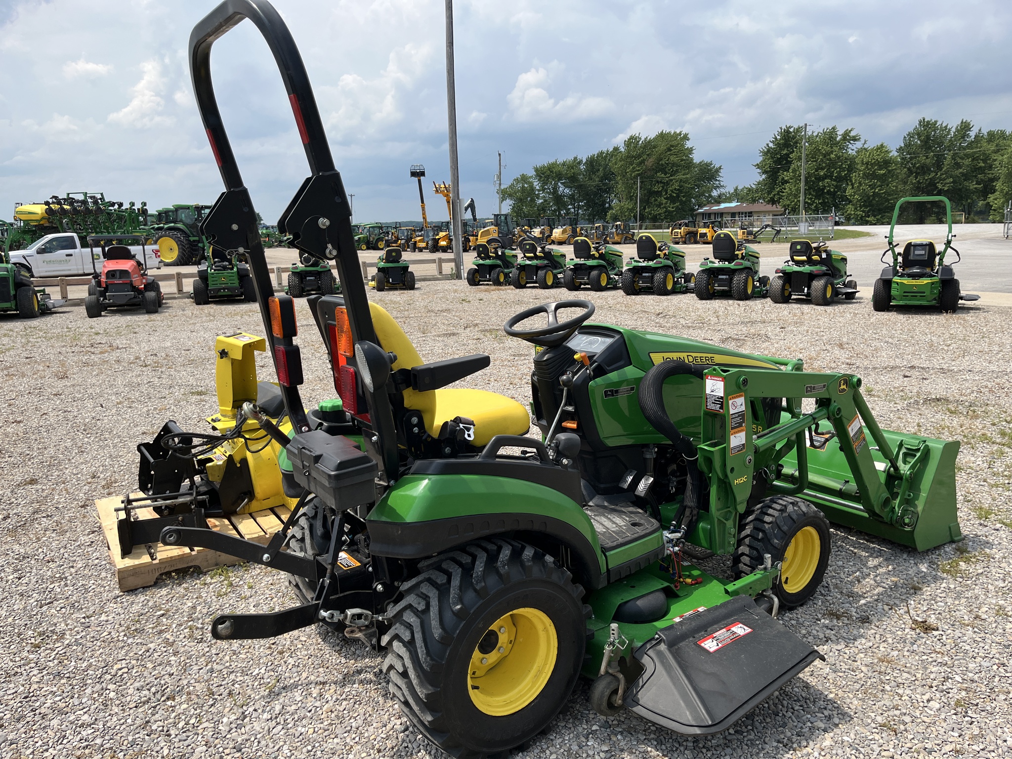 2015 John Deere 1025R Compact Utility Tractors