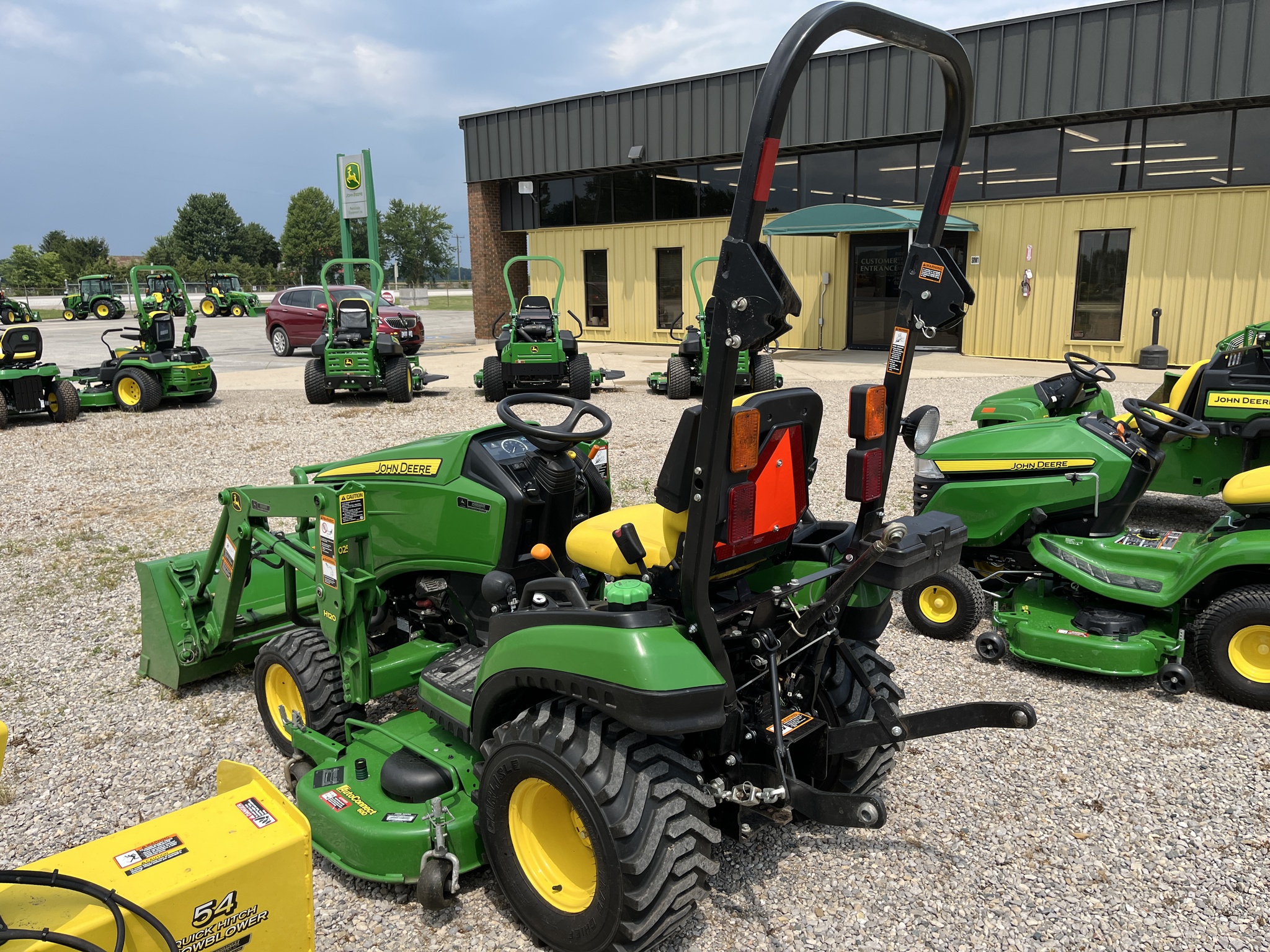 2015 John Deere 1025R Compact Utility Tractors