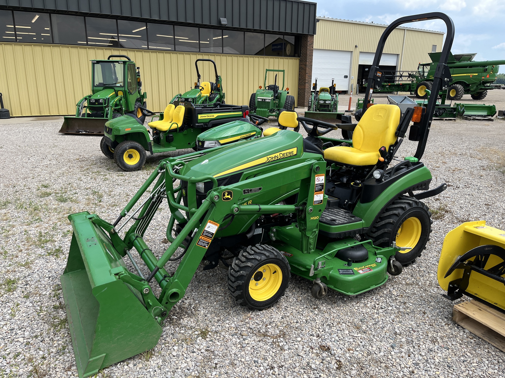 2015 John Deere 1025R Compact Utility Tractors