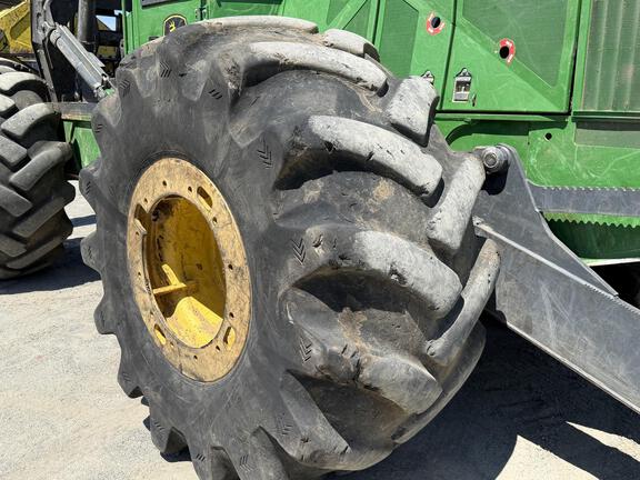 2023 John Deere 748L II