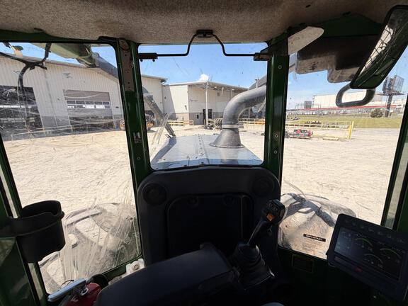 2023 John Deere 748L II