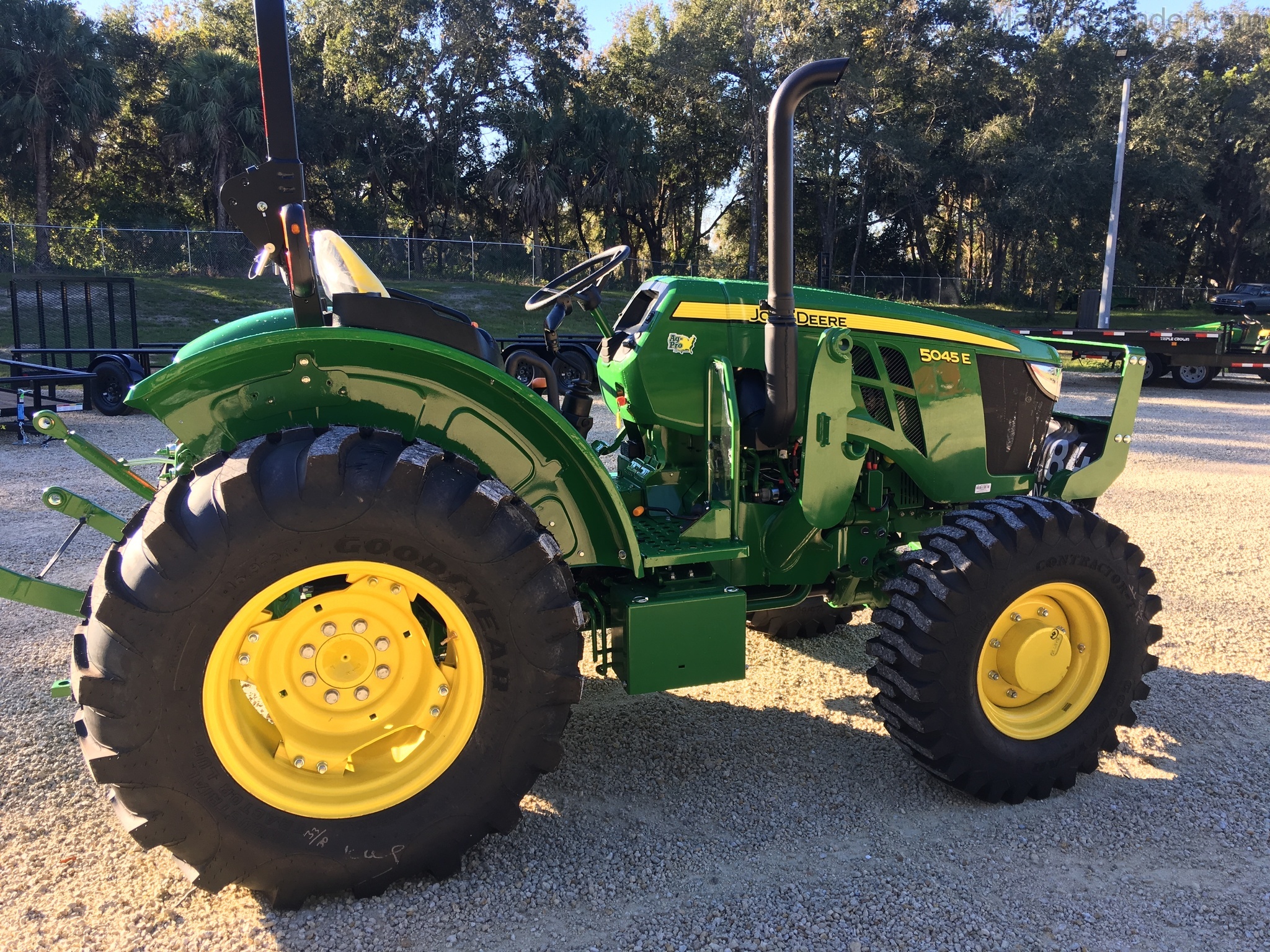 2019 John Deere 5045E Image 1
