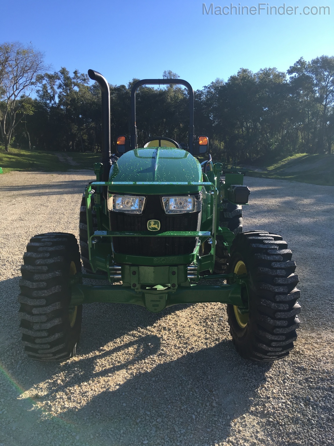 2019 John Deere 5045E Image 4