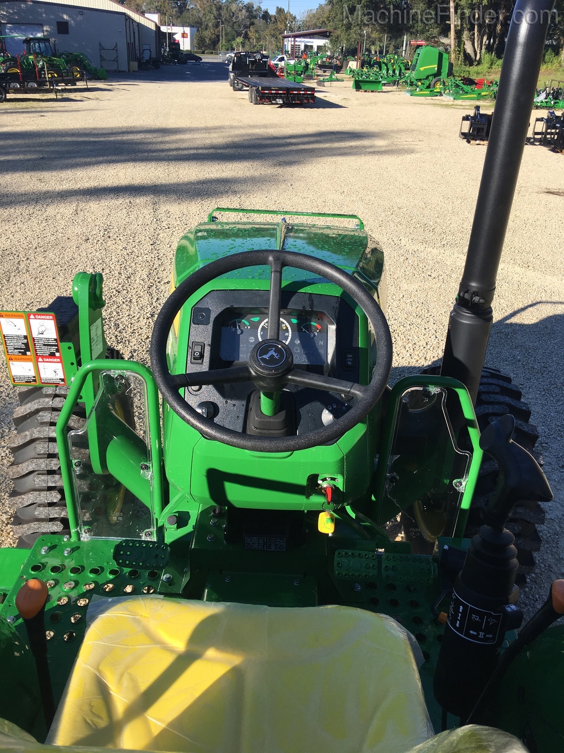 2019 John Deere 5045E Image 5