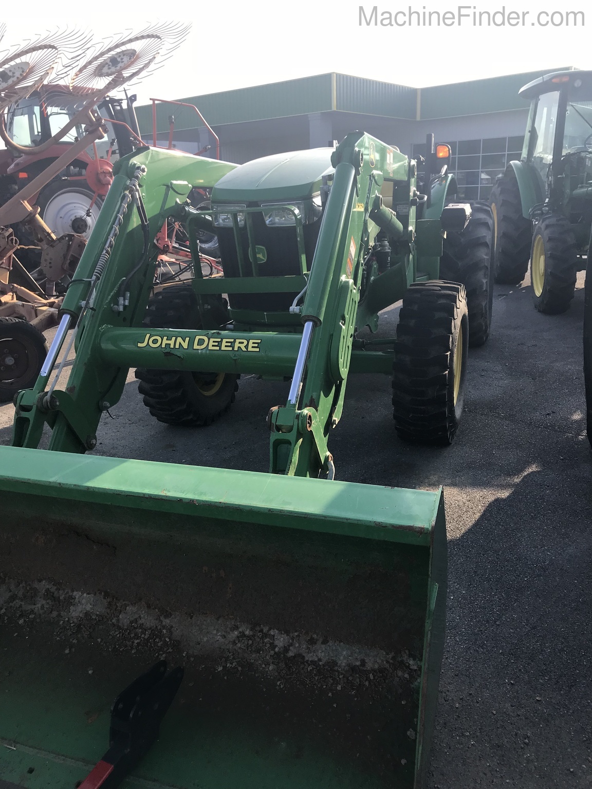 2013 John Deere 5085E Image 3