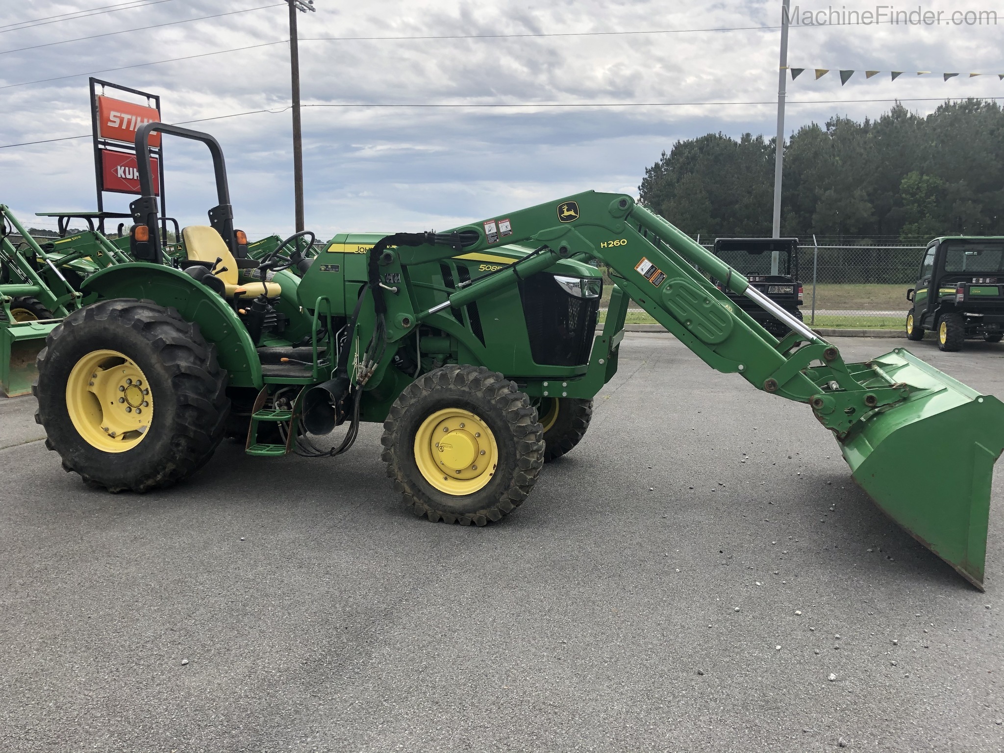 2013 John Deere 5085E Image 6