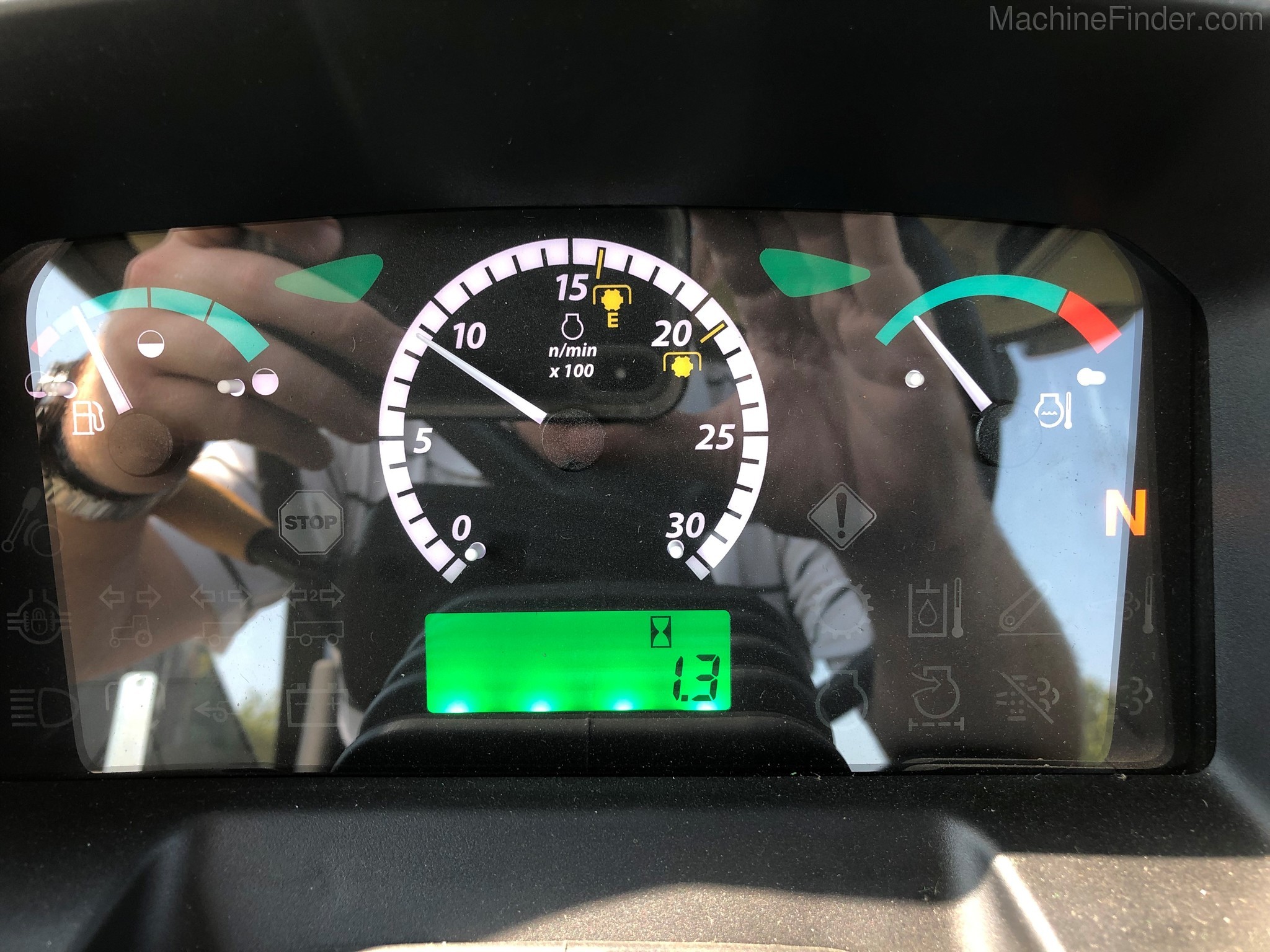 2020 John Deere 5075E Cab Image 8