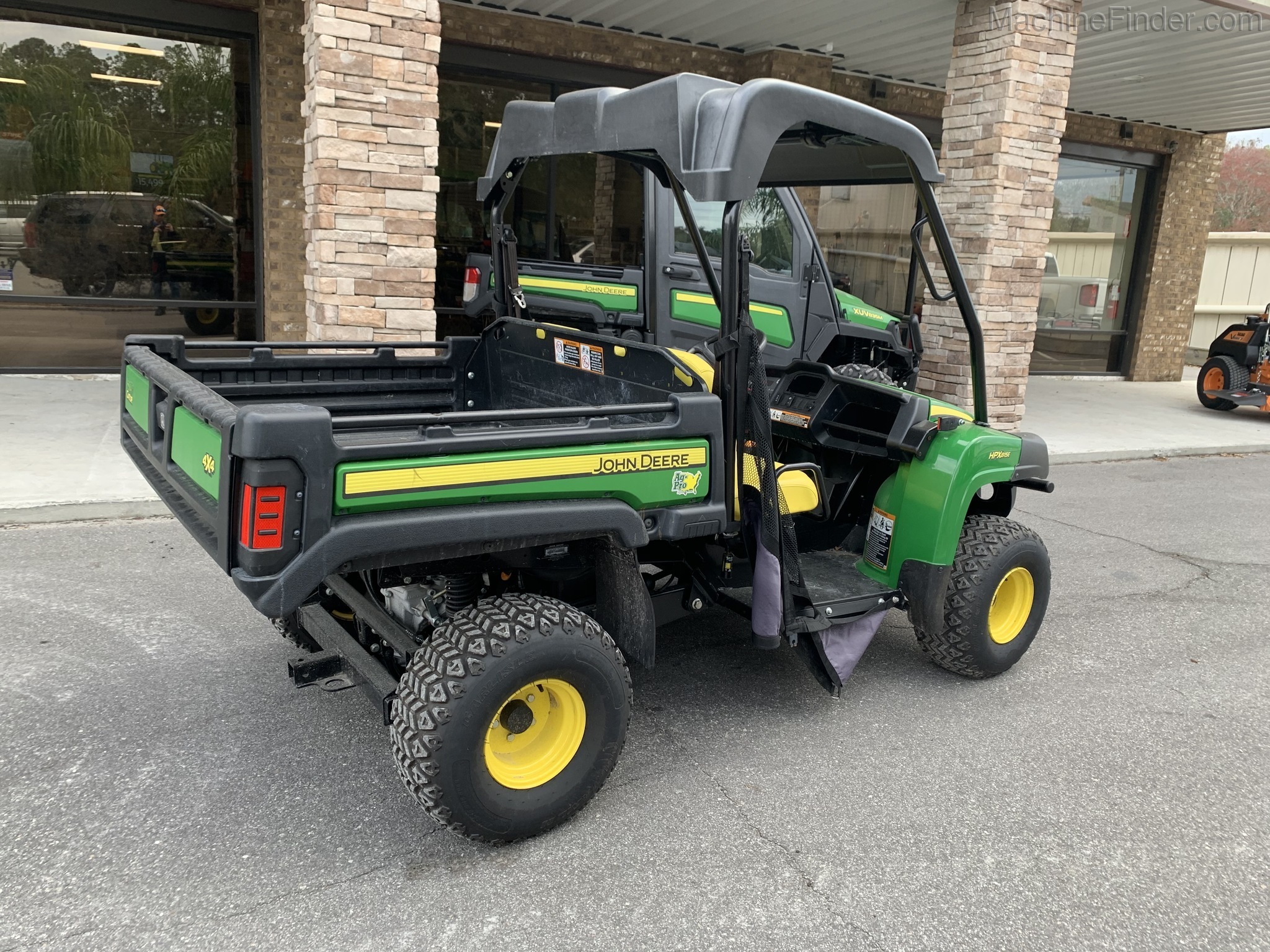 2020 John Deere HPX 815E Image 2