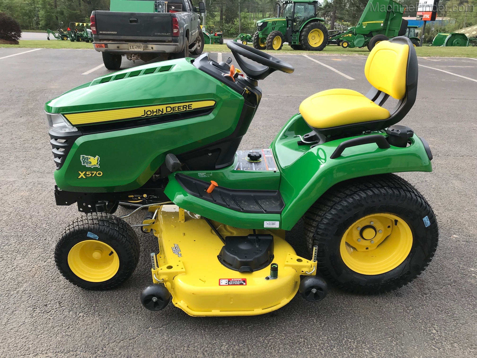 2020 John Deere X570 Image 5